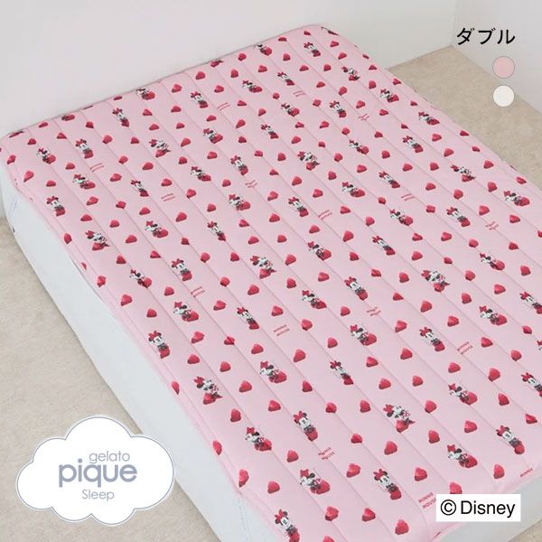 品 番:B52PSGG242841ジェラートピケ&starf;ミニーと赤いフルーツの総柄冷感敷きパッドサイズ:Dカラー:PI-ピンク、OW-オフホワイト素材:表地：ポリエステル100％裏地：ポ